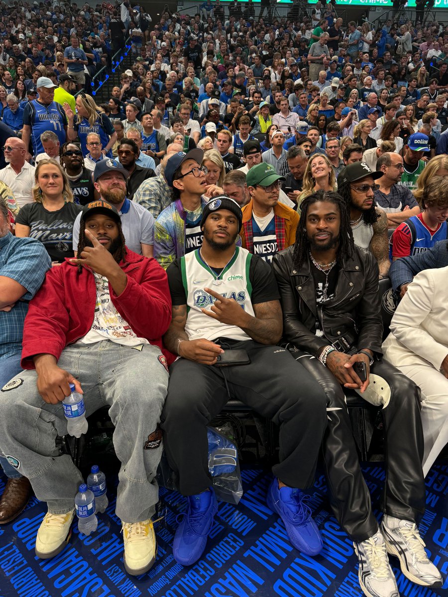 Dallas Cowboys pulled up for Game 4 🙌

Osa Odighizuwa, Micah Parsons and Trevon Diggs
