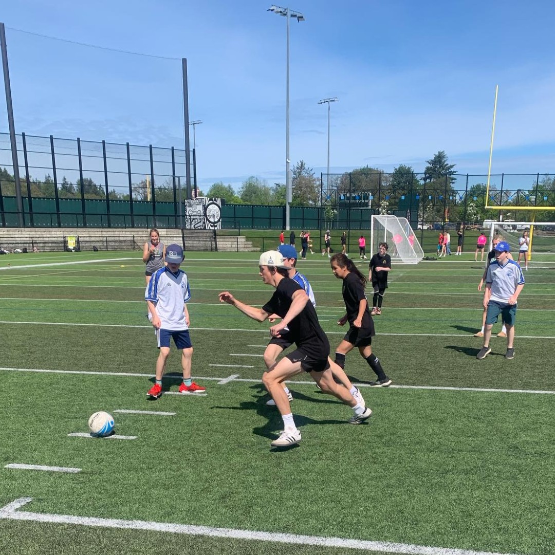 📸 Photo highlights from school sport competitions in May!

⚽ Soccer at Nanaimo District Secondary School
🏀 Basketball at Mark Isfeld Secondary School in Courtney

➡️More on SOBC's school sport programs: specialolympics.ca/british-columb…

📸Nanaimo soccer photos courtesy of @ndsslacrosse