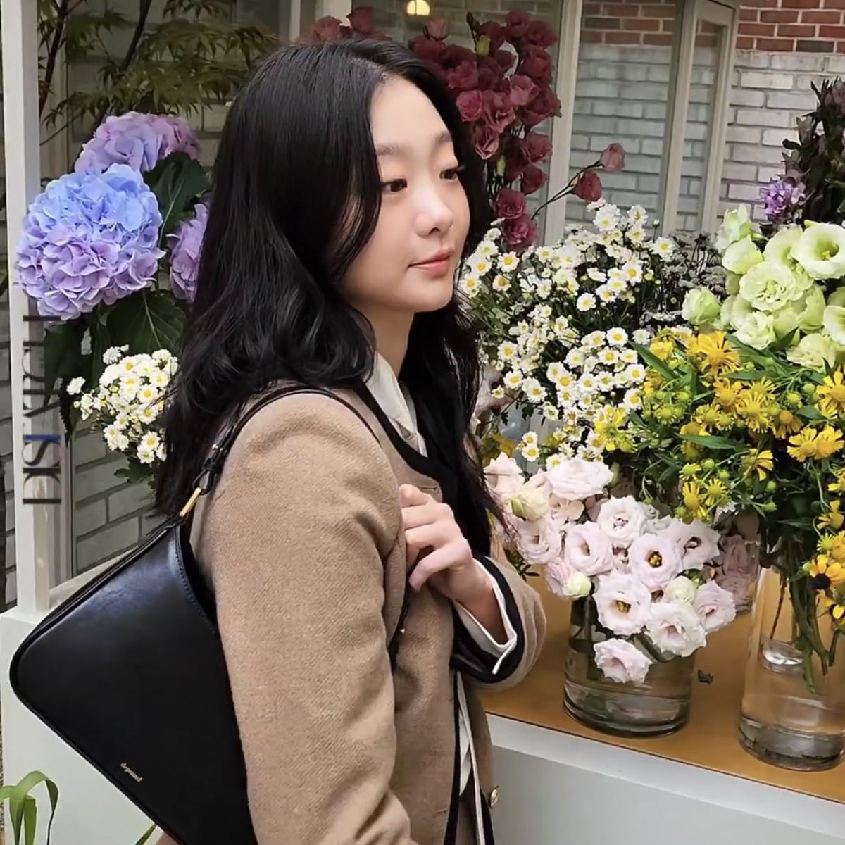 kim dami and flowers