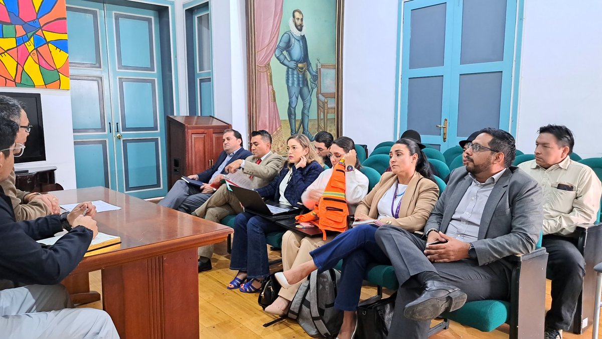 Salud_Loja's tweet photo. .@MPGonzalez01, asistió a reunión convocada por @GoberLoja donde se trató temas referentes a los servicios de salud que se ofertan en el Puesto de Salud  La Papaya de la parroquia Tenta del cantón #Saraguro. 
#ElNuevoEcuadorResuelve https://t.co/4h6sry7Fvw