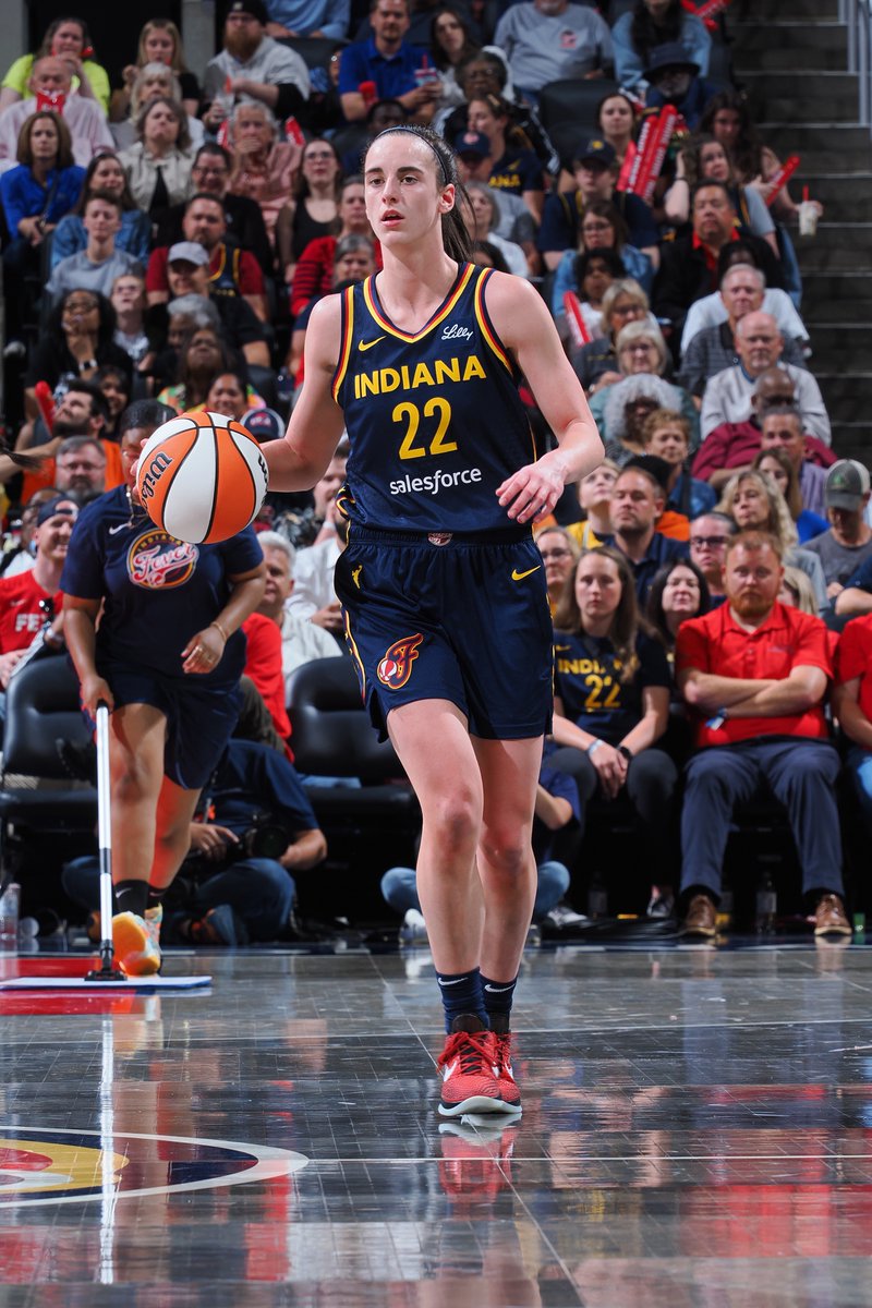 Caitlin Clark CAREER night vs. Sparks despite tough loss 👏 30 PTS 5 REB 6 AST