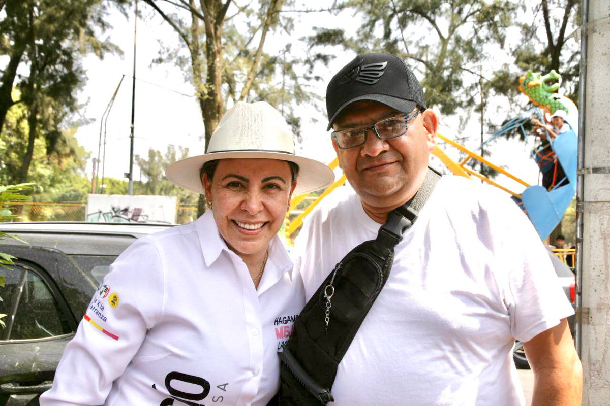 Hoy visitamos la colonia Michoacana y pasamos por una escuela. Conversé con las mamás y papás sobre nuestras propuestas para el bienestar de las infancias y el impulso a nuestras familias en #VCarranza. ¡Vamos a hacerlo posible el próximo 2 de junio! 

#VotaRocíoBarrera