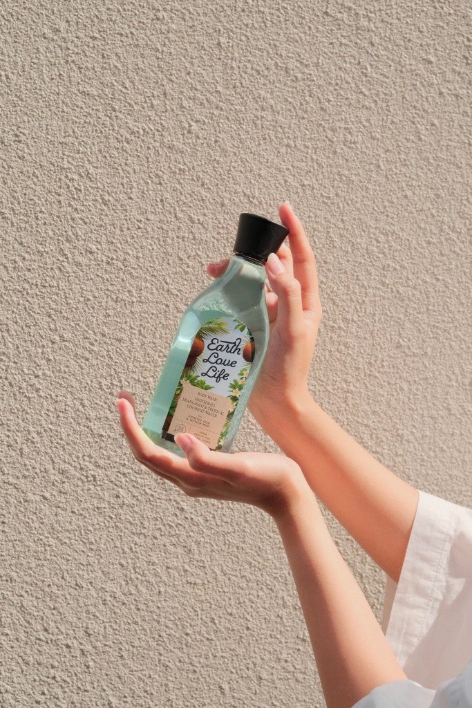 earthlovelife_'s tweet photo. ‼️GIVEAWAY ALERT‼️ Dapatkan Earth Love Life Body Wash dengan syarat berikut: 

1️⃣ Follow IG, Tiktok, dan X Earth Love Life
2️⃣ Retweet + like tweet ini
3️⃣ Reply semenarik mungkin dengan keywords "body wash neuroscience-proven" + hashtag #EarthLoveLife #NeuroscienceProven https://t.co/06Vdx7F71B
