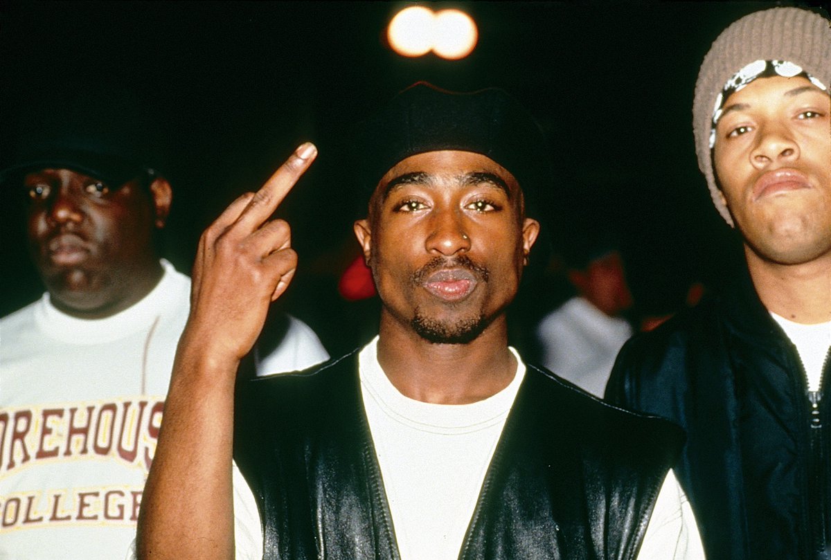 One source tells Rolling Stone that Sean 'Diddy' Combs was jealous of Tupac Shakur’s friendship with the Notorious B.I.G.

“Pac didn’t have any kind of respect for Puff,” says Nineties hip-hop photographer Monqiue Bunn who was close to Biggie.

Story: rollingstone.com/music/music-fe…