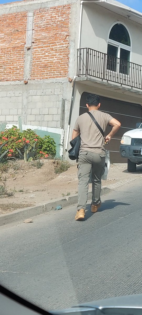 Ch1c0sD3L4C4ll3's tweet photo. Yaravy, canción romantica peruana. #ChicoDLCalle #StreetGuy #RealGuy #Paparazzi #UberUser desde #Tijuana #BajaCalifornia #Mexico https://t.co/XOizoQZzlw