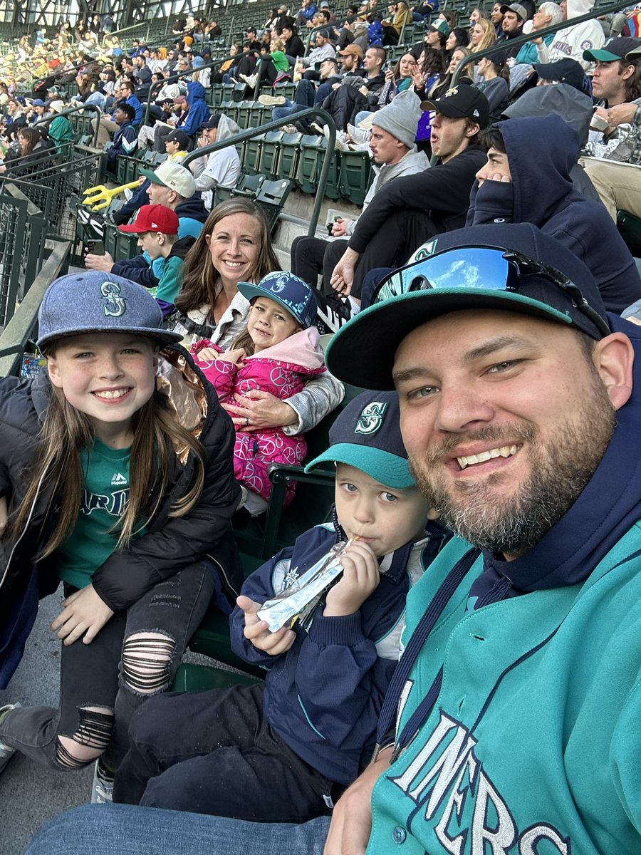 @Mariners first time bringing the whole family to @TMobilePark and little mans first game! #TridentsUp