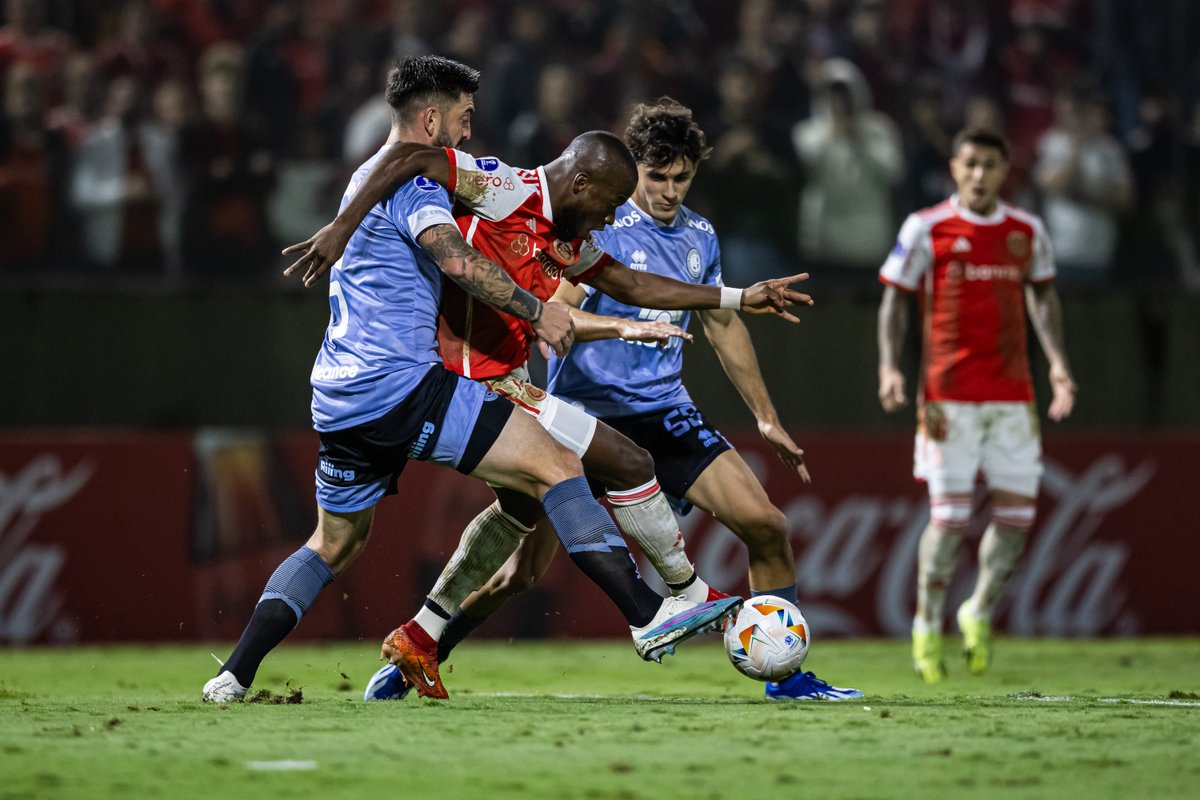 #ConmebolSudamericana Belgrano le ganó 2-1 a Internacional de Brasil y avanzó a la siguiente fase del torneo

📝acortar.link/4wbm2n