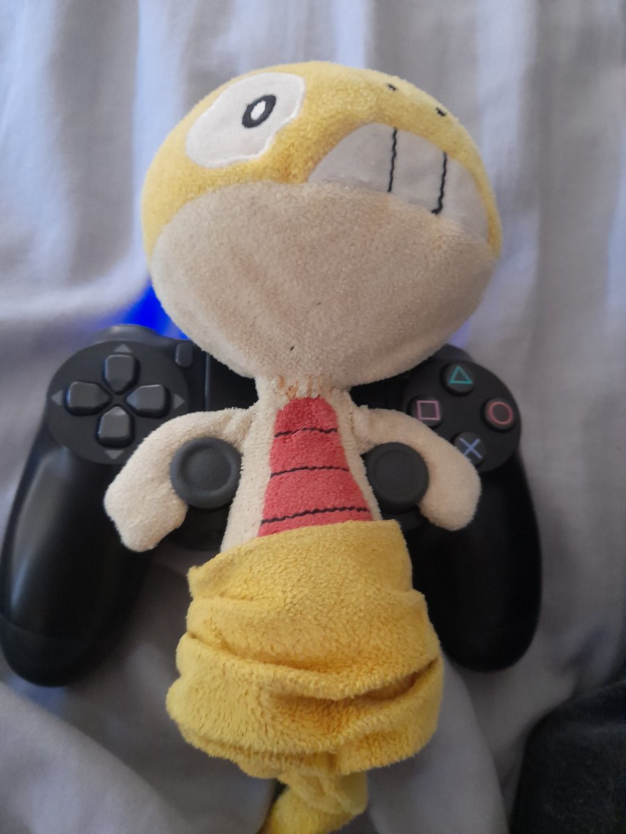 rocket1908's tweet photo. perfect arm shape for being crucified on the PS4 controller https://t.co/bQSyETzN62