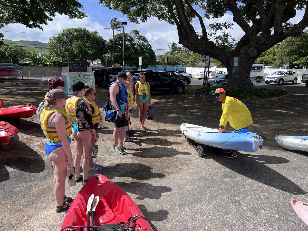 jaysondibble's tweet photo. All smiles today from the #AlohaMayTerm crew as we spent our final full day on island kayaking & marveling the beauty of #KailuaBeach. Thatβs thanks to #KailuaBeachAdventures. Tomorrow we bid aloha to Hawai`i & head home. What an experience! π§‘π€π½π @HopeCollege @Hopeoffcampus https://t.co/SNSiZqBTrz