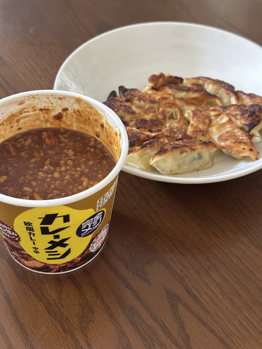 これがめんどくさい時のめしかあ、、
完全メシ初めて食べたけど普通の味や！おいしい！ww