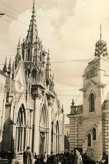 Santa Capilla y sede de Telégrafos y Teléfonos Nacionales inaugurada en 1911, Arq. Alejandro Chataing e Ing. y Arq. Rafael Seijas Cook. Construcción del Ing. Luis Briceño Arismendi en solar del antiguo Cuartel San Mauricio. Demolida. Se construyó allí plaza Andrés Eloy Blanco.