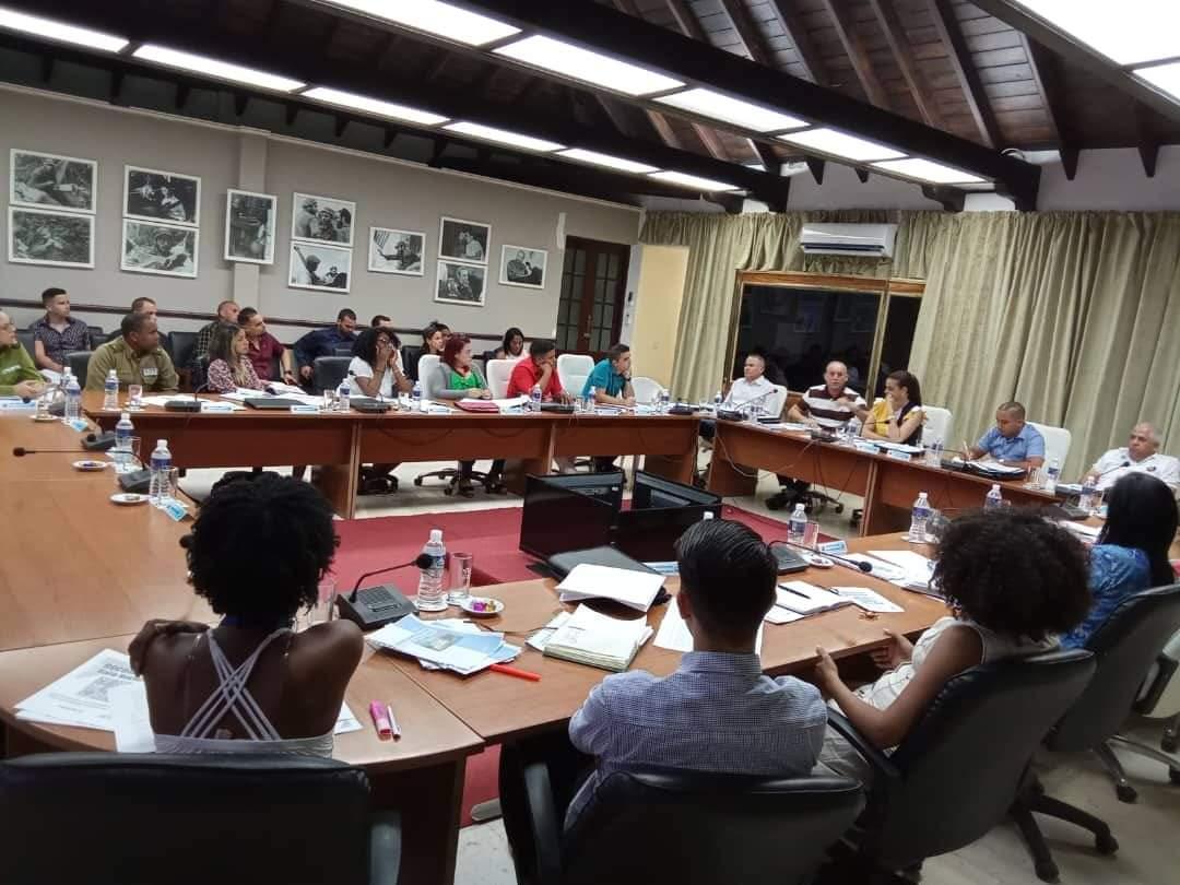 En la reunión ordinaria del Buró Nacional de la @UJCdeCuba, se discutieron temas con impacto en la vida de los jóvenes: 👉 Enfrentamiento y prevención del delito y las indisciplinas sociales. 👉Atención a los jóvenes del sector de la salud. 👉 Política de Cuadros #GenteQueSuma