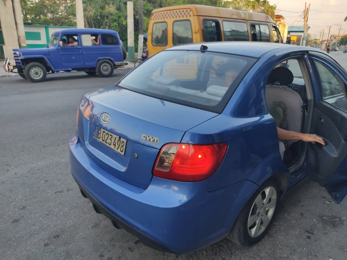 Hoy un cuadro del @gobhabana camino a casa pasadas las 7pm, recogió 3 pasajeros en una parada y nos avanzó un tramo largo. Paró a conciencia,no había inspector ya para obligarlo,no es un gran mérito ni la solución ideal,pero es una verdad que merece ser contada. #LaHabanaViveEnMí