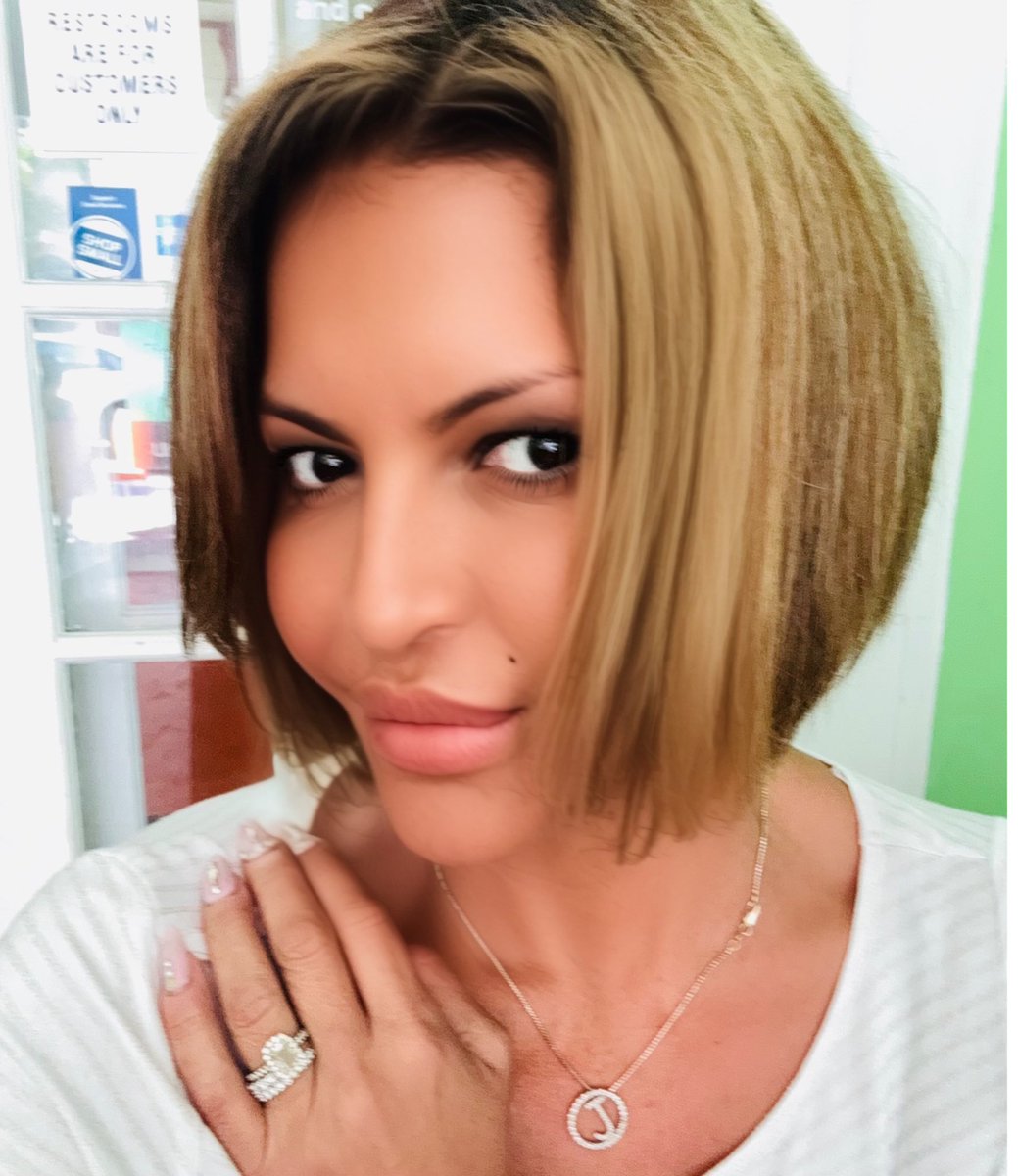 JenniferGimenez's tweet photo. New Gair,
New Do ,
New Color,
New Skin
===
NEW ME.
#NewLook #NewMe #NewHair #NewColor #Hairwizard #NewSkin #PRXPeel #SoberIsSexy https://t.co/QROmYRKs2V