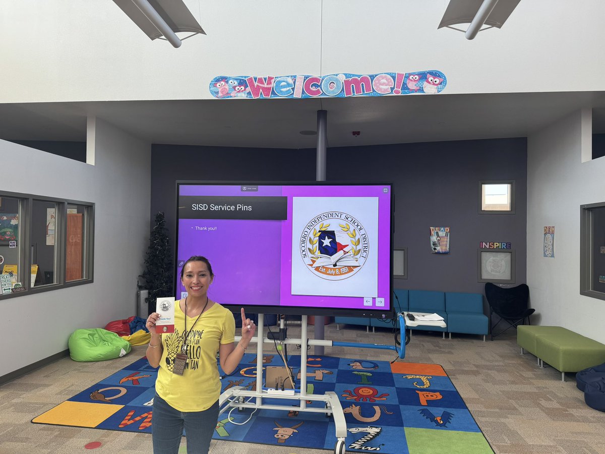 Thank you to this Owlsome Librarian for her 15 years of service to #TeamSISD!! Hoot! Hoot! 🧡🦉💜 #manymindsONEmission #VoxCorVita @MRodriguez_MRES