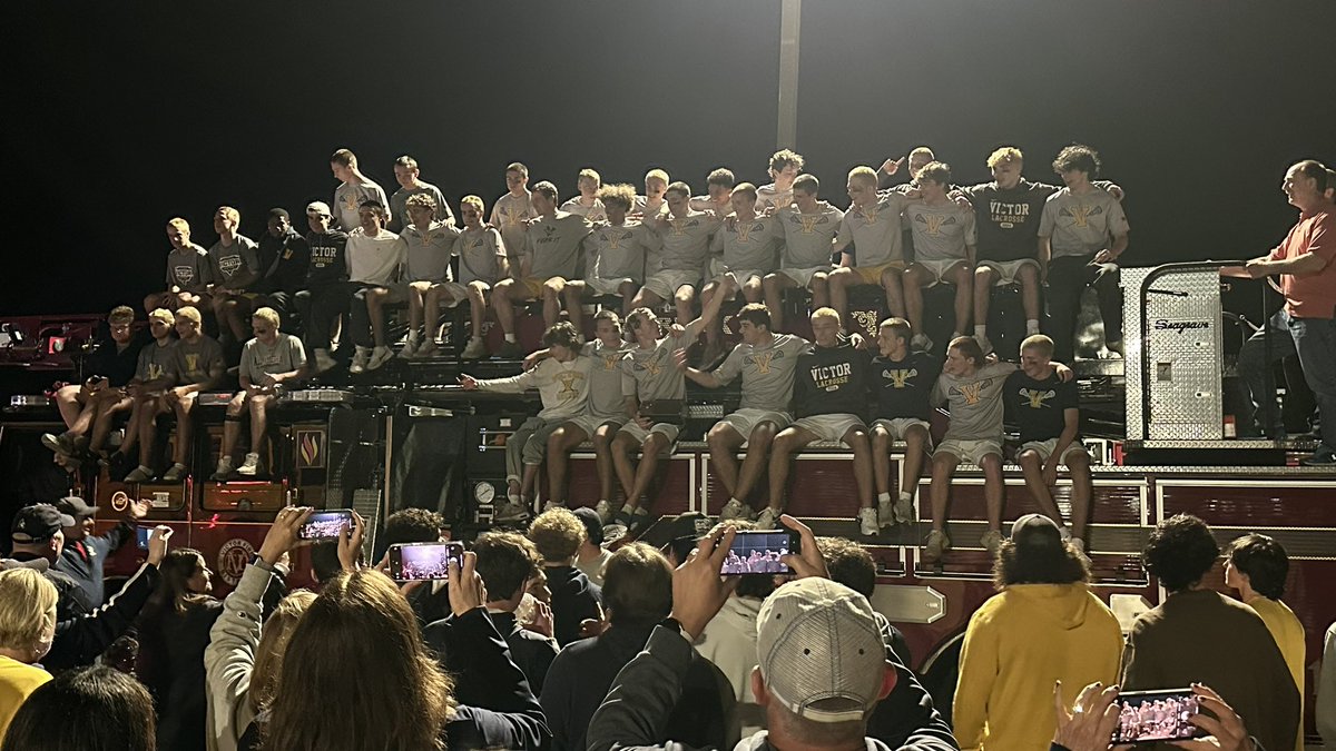 VictorBLDevils's tweet image. Absolutely Nothing (NOTHING) Like a @VictorSchools 🧱 Party!!! #WeAreVictor✌️
Congratulations @VictorLacrosse!
Welcome Home Champs!!! 
🚨🚒🚌🚒🚨