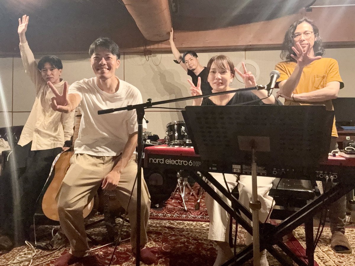 hotabanofficial's tweet photo. ついに開催まで後3日と迫りました！
6/1、ニューアルバム「home sweet home」発売記念ワンマンライブin柏DOMe👍
サポートキーボーディストに仙ちゃんこと仙田葉子 @jiro383 さんをお迎えして最終リハーサルを終えました！
会場で待ってます✌️
🎫→https://t.co/cNtEvRGW19 
#ホタバン #ホムスイ https://t.co/C4q15UZYwh