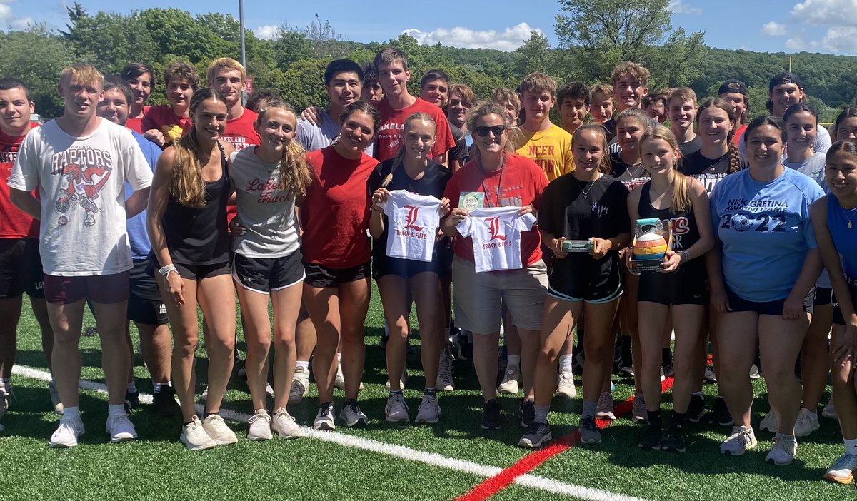 lancer_track's tweet photo. We had so much fun showering the best athletic trainer (Janell!) with gifts for her future Little Lancers! https://t.co/cZzGWG1iAS