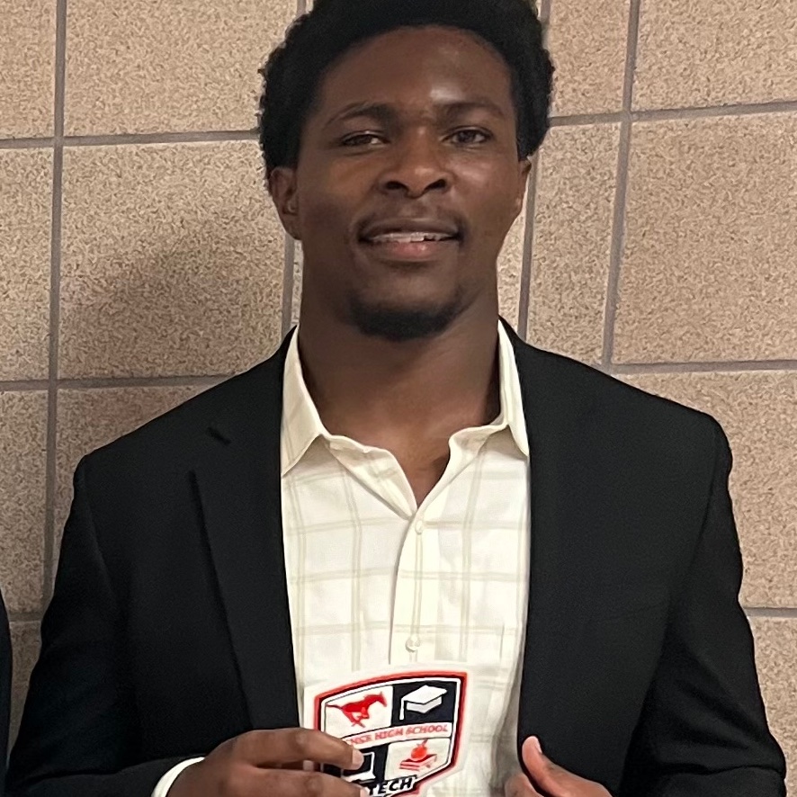 1aaaronnn1's tweet image. ¡¡Double hitter!! Blessed to receive my Early College Academic Patch for maintaining a 3.5 or higher GPA, while also receiving the Top Heavyweight Lifter of The Year award💪🏾🦍. Making moves on and off the field! #Chosen1 #TNDO #StudentAthlete