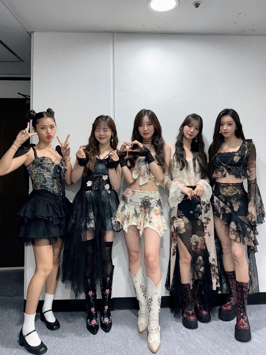 8_OHMYGIRL's tweet photo. [#OHMYAir] 잠시 후 10시 40분, 'SBS MEGA 콘서트'에 오마이걸이 출연합니다.🤗 미라클 오마이걸과 함께 행복한 시간 보내요🫶

#오마이걸 #OHMYGIRL #OMG https://t.co/RBVwSvePP8