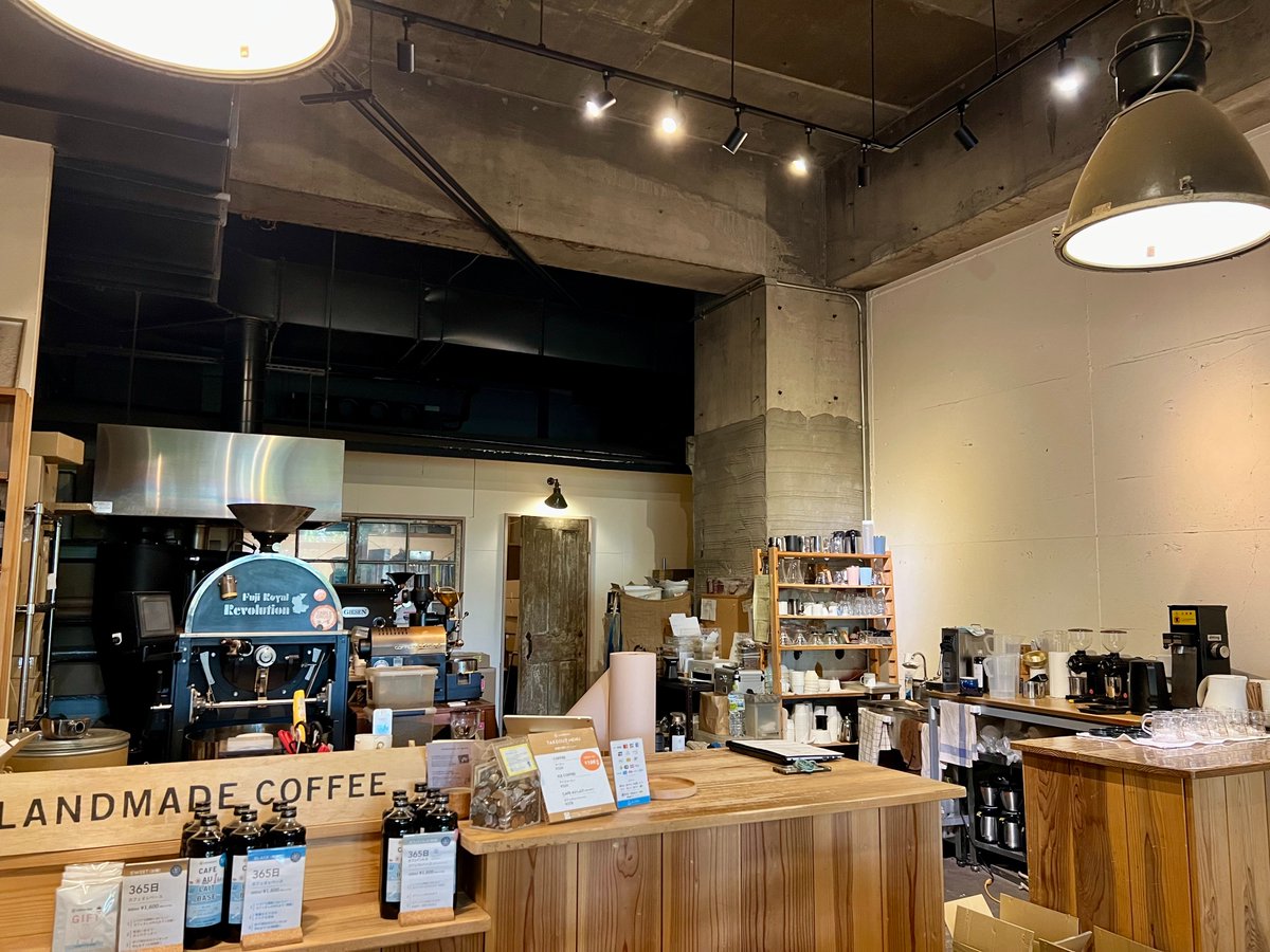 kissfmwave's tweet photo. 【#ADコーヒー日記】
／
#LANDMADE
＼

ポートアイランドの
コーヒーのお店☕️
➡️https://t.co/pEuBrLQWhk

自家焙煎のお店なので
焼きたてのコーヒーの香りが
店の外まで広がってもう...🤤

TAKE OUTもとても安くて
コーヒー好きには最高🙌

今日も12時からOA📻
⏩https://t.co/1QpHBHUrQO

#kisswave https://t.co/7CnOBqHUUn