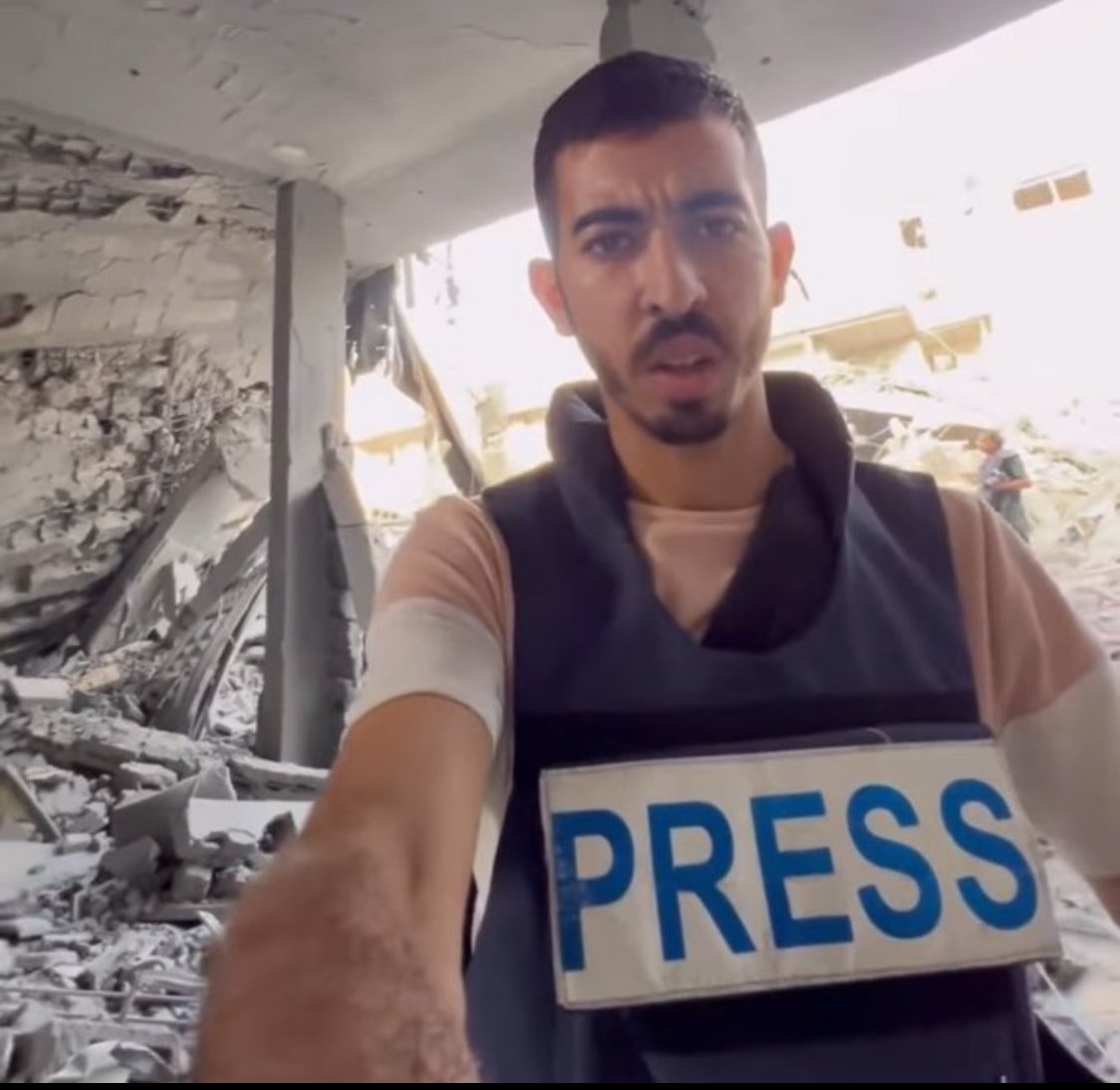 El periodista Saleh al-Faforawi es la última víctima de los ataques israelíes en Rafah. Ha sido asesinado trágicamente por sexta vez desde el inicio de este conflicto. @UNHumanWrongs