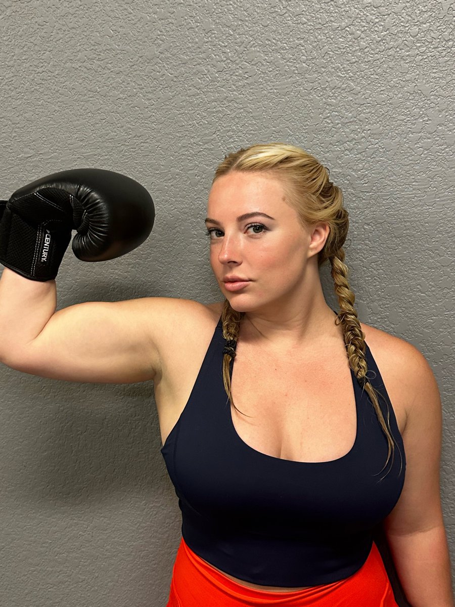 The Blonde Broker tweet media