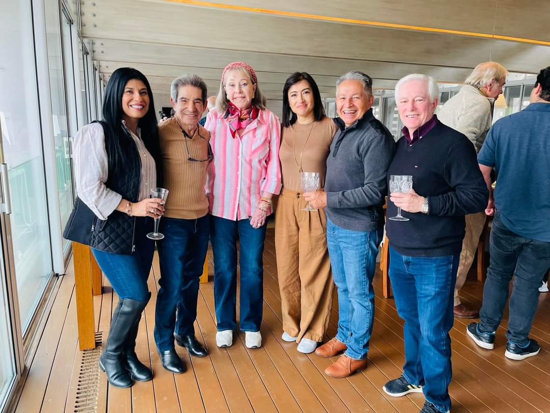 jlvgjockey's tweet photo. El Hipodromo de Chile invitó a varios Salón de la Fama para la gala del Clasico Hipodromo de Chile G1 a correrse el proximo Sabado
Izq a der:
Chris McCarron
Josè Santos
Jerry Bailey
Edgar Prado
Alex Solis
Laffit Pincay Jr
Sandy Hawley
#HipodromoChile https://t.co/MnIVzLUn27
