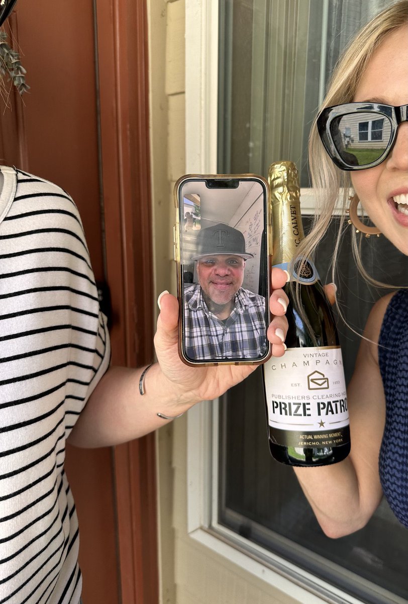 _SMGTwoShanezzz's tweet photo. Our $10,000 #PCHWinner Juan P. of TX wasn't home today when we arrived at his door, but his wife was and we were able to FaceTime him! 📲🙌 Congratulations, Juan! 🤩 https://t.co/4s0TLABGeF