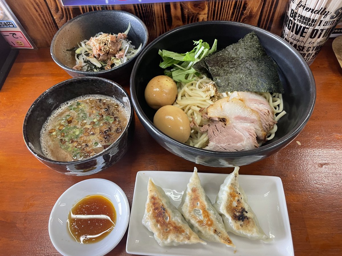 今日は夜からのなので、お昼は麺屋ひばりへお邪魔してます♪
今日のメニューは特製つけ麺並盛りにBセットでひばり飯を頂きました♪

大将とも少しつぶドルの話しも出来ました😀

＃麺屋ひばり