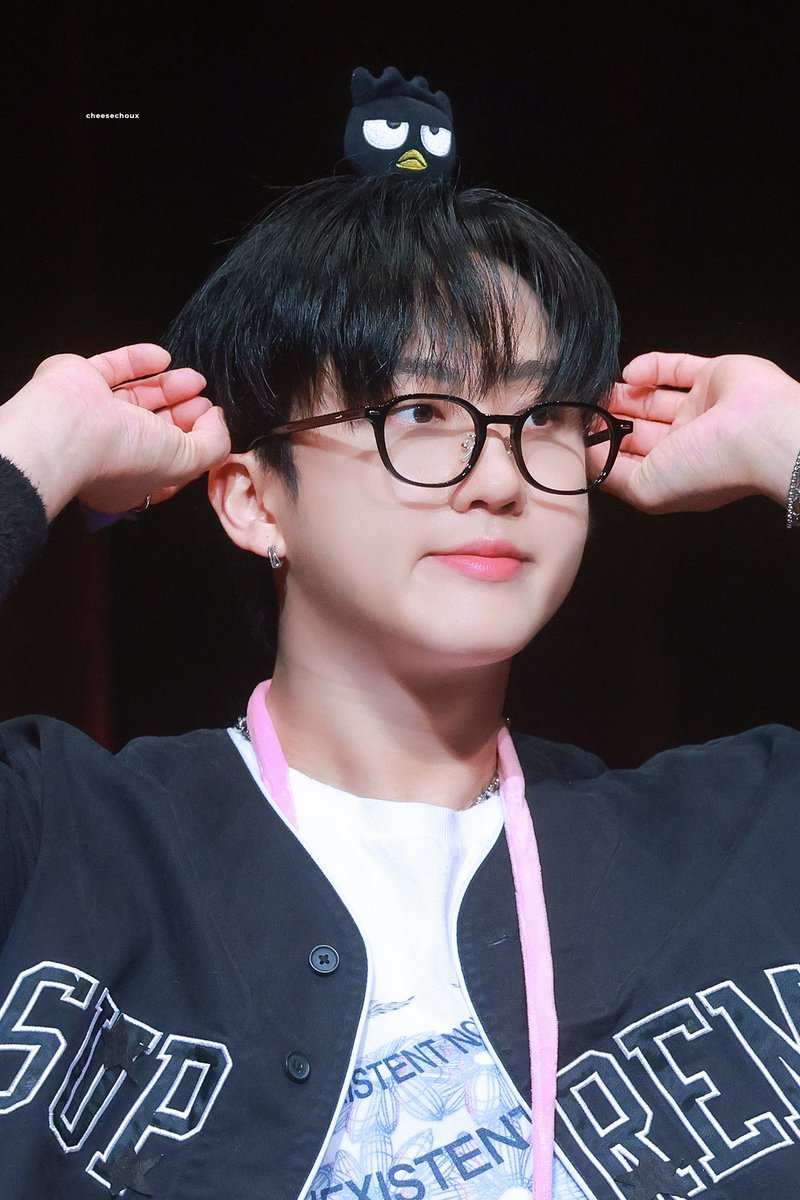ZLuqLXr9GAfrlis's tweet photo. 창빈이 머리에서 자꾸 머가 자람 https://t.co/augA2vlq8y