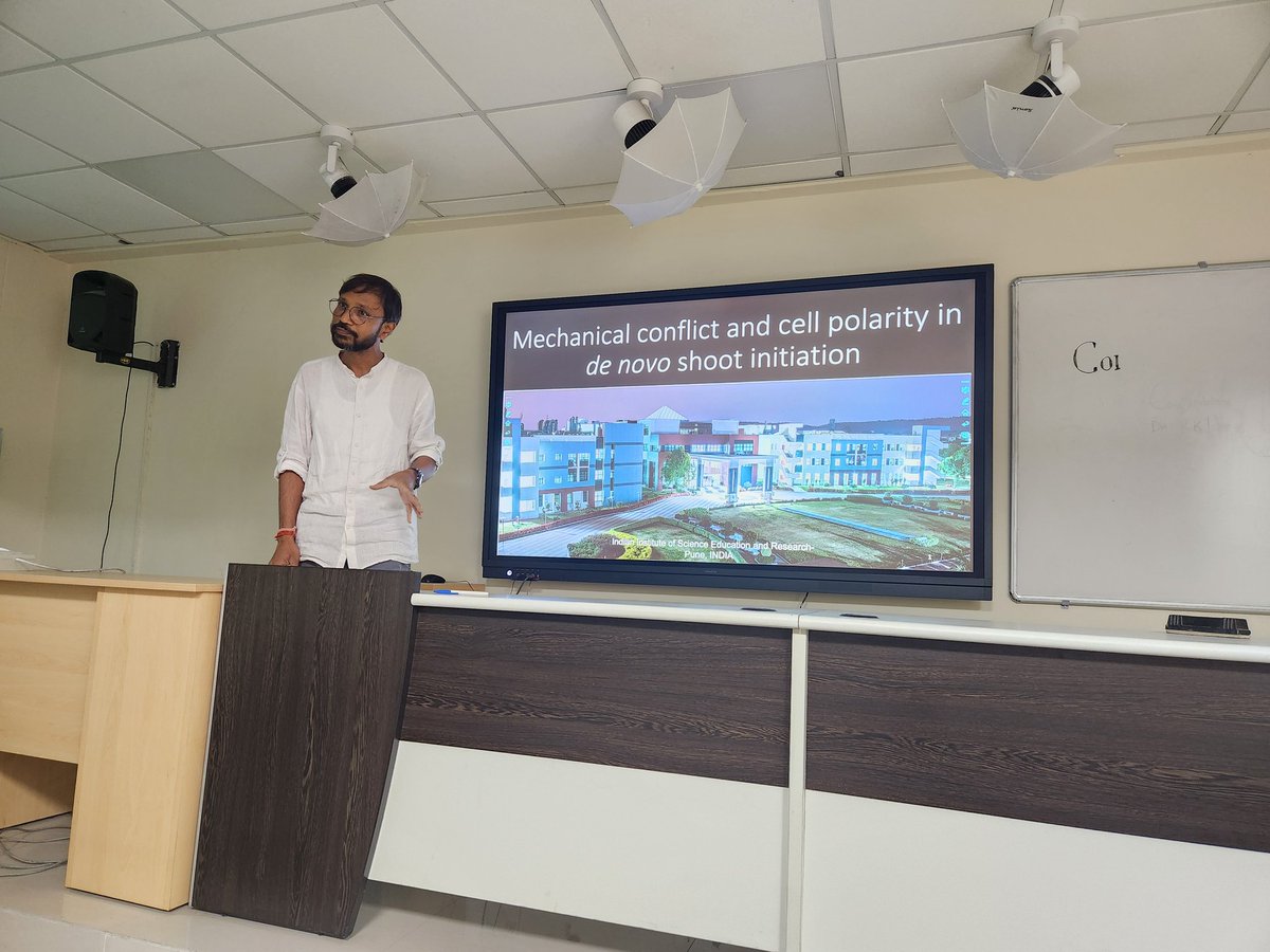 What a wonderful talk by <a href="/kalikapg/">Kalika Prasad @kalikaprasad.bsky.social</a> at <a href="/iitroorkee/">IIT Roorkee</a> . Its always an amazing experience hearing Kalika and his passion about science. <a href="/SRY_PlantRoot/">Lab of Adventitious Root Development</a>