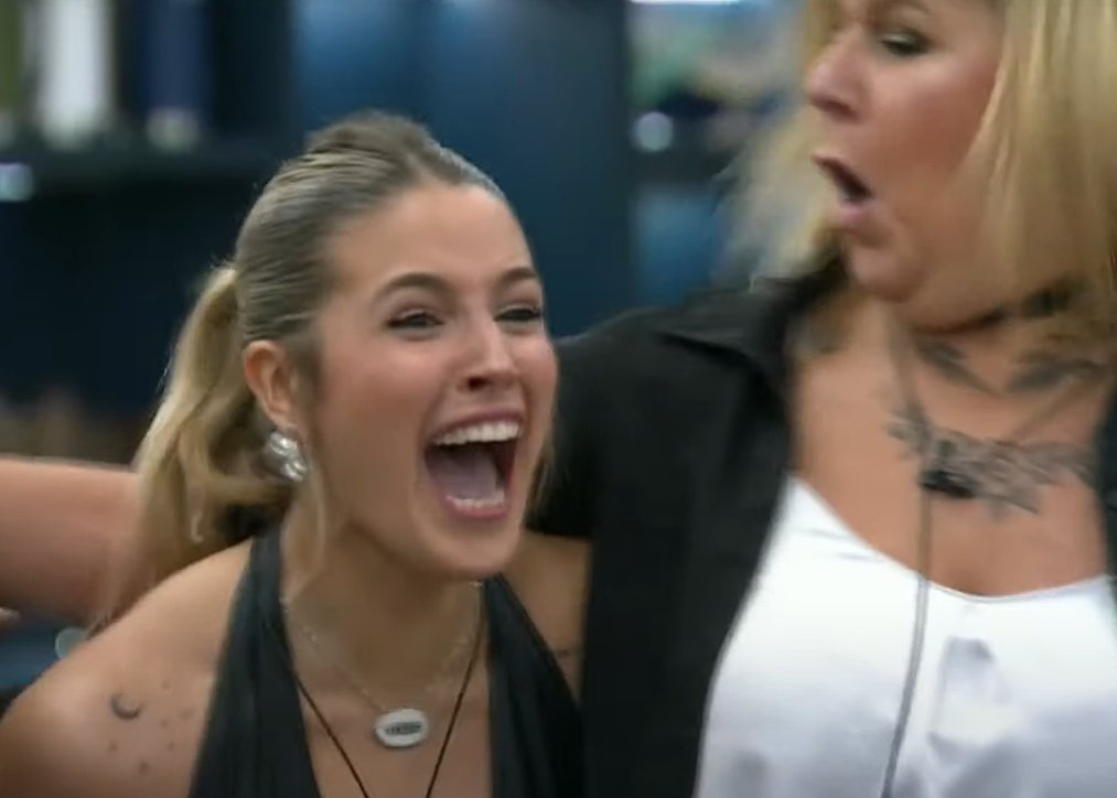 gh2022ok's tweet photo. DELFINA SE GANÓ LA CASA!!!! https://t.co/qancSSiTL6