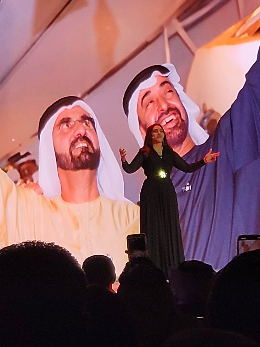 ملكة الطرب العربي الفنانة أحلام @AhlamAlShamsi تغني لبطل السلام الشيخ محمد بن زايد آل نهيان 🇦🇪 #منتدى_الإعلام_العربي