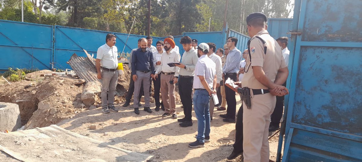 Shri Mandeep Singh Bhatia, DRM/UMB inspected the ongoing world class redevelopment progress of Chandigarh Jn. Railway Station along with Branch Officers on 29.05.2024.