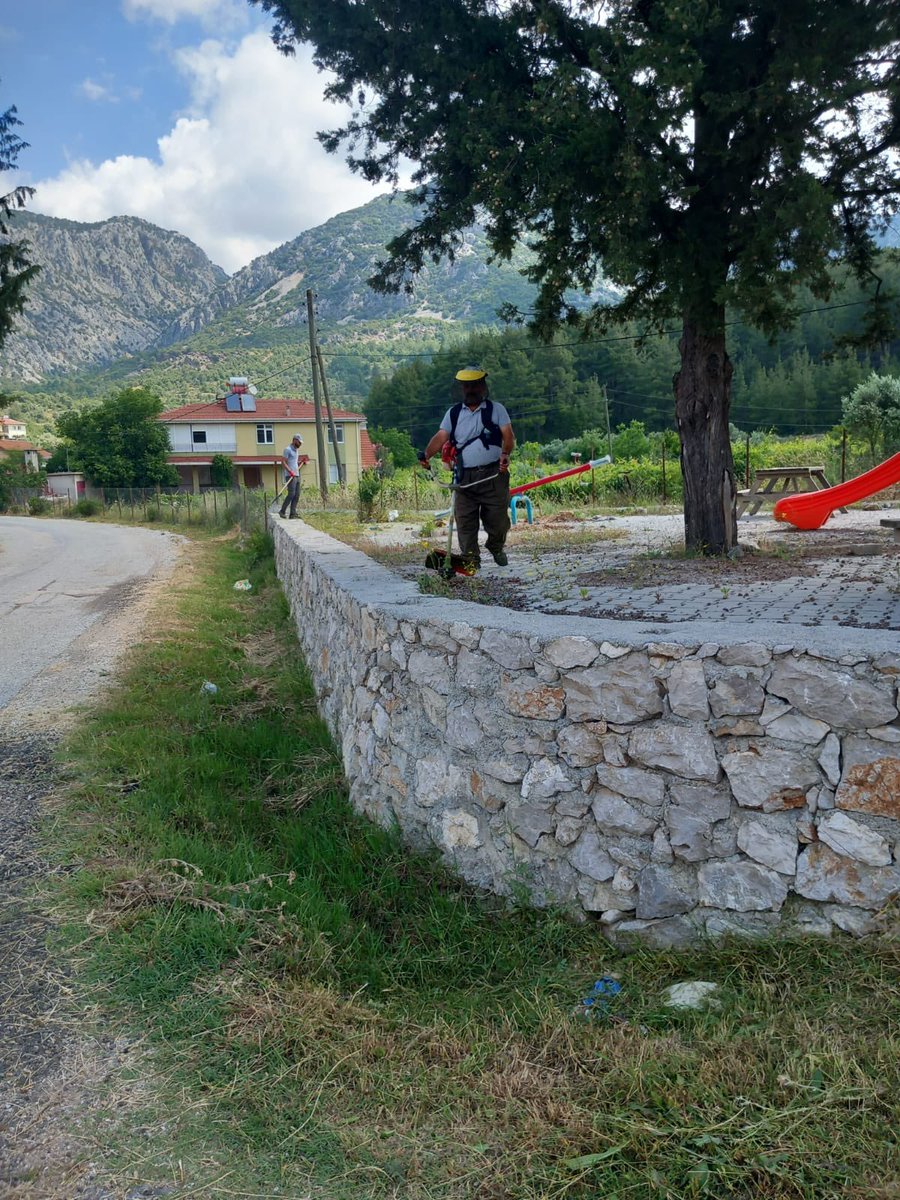 Belediyemiz Fen İşleri Müdürlüğüne bağlı ekiplerimizce, #Murtiçi Mahallemizde 
yabani ot temizliği ve genel temizlik çalışmaları devam ediyor. 🧹✅

Tertemiz bir #Akseki için çalışıyoruz!