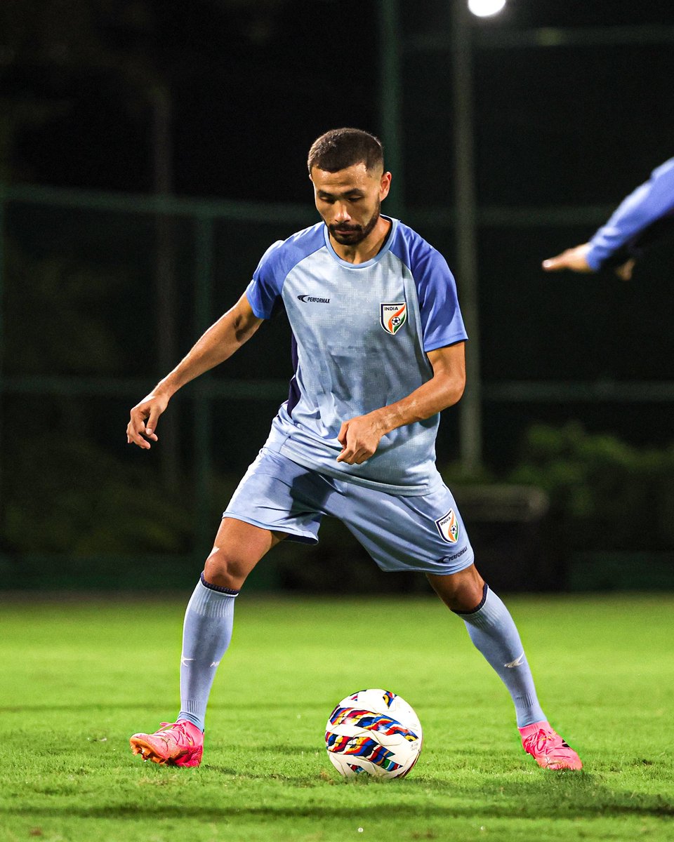 #BlueTiger on the prowl! 💙🐅

📸 @IndianFootball

#BackTheBlue #IndianFootball #NaoremMaheshSingh