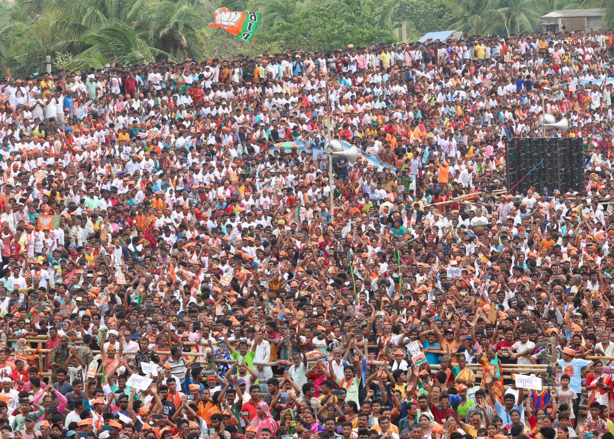 narendramodi's tweet image. Glimpses from the rally in Mathurapur. All across West Bengal, it’s a clear BJP wave.