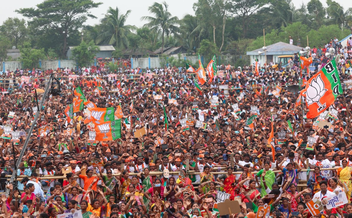 narendramodi's tweet image. Glimpses from the rally in Mathurapur. All across West Bengal, it’s a clear BJP wave.