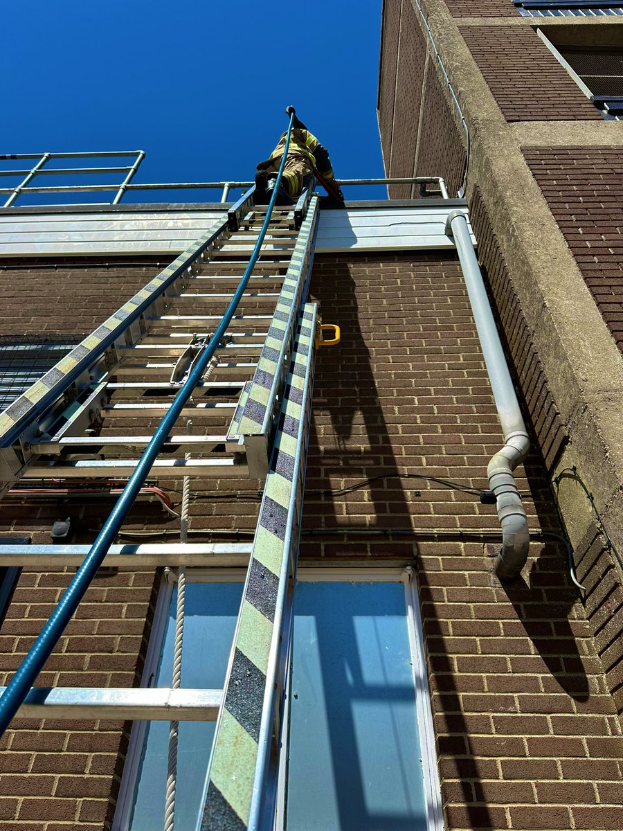 Fareham Fire Station (@fareham17) on Twitter photo Busy few shifts for White Watch with training on our alternative firefighting tactics…
⚡️Ultra High Pressure Lance (UHPL) ⚡️
🫧 Compressed Air Foam System (CAFS)🫧
<a href="/HIWFRS_LandD/">HIWFRS Learning & Development</a>
<a href="/HantsIOW_fire/">Hampshire & Isle of Wight Fire & Rescue Service</a> Busy few shifts for White Watch with training on our alternative firefighting tactics…
⚡️Ultra High Pressure Lance (UHPL) ⚡️
🫧 Compressed Air Foam System (CAFS)🫧
<a href="/HIWFRS_LandD/">HIWFRS Learning & Development</a>
<a href="/HantsIOW_fire/">Hampshire & Isle of Wight Fire & Rescue Service</a>