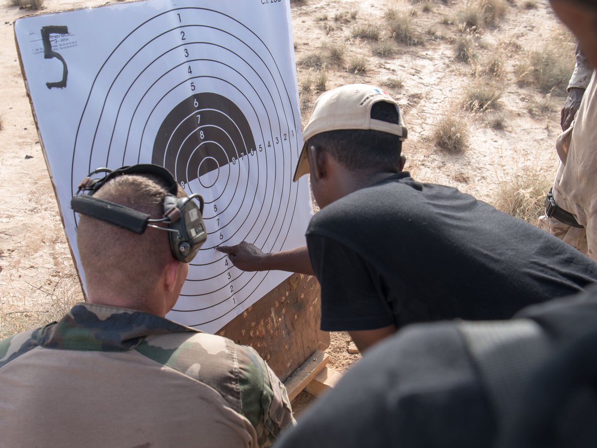 📍Djibouti | Des instructeurs des @FFDJ_Officiel ont mené un détachement d’instruction opérationnelle au profit du RAID djiboutien 🇩🇯 sur le tir à longue distance. 👉Coopération militaire 🇩🇯🇫🇷 durable contribuant à la sécurité de la Corne de l’Afrique 🤝