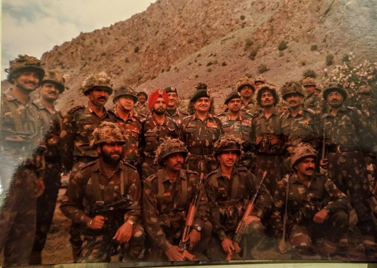 Commemorating 25 Years of #KargilWar ✍️ @JoBeingjoe The Batalik Sector (Pic 1) was under the 70 Infantry Brigade (Inf Bde) commanded by one of the finest field commanders during the war, Brig. Devinder Singh. (pic 2: with COAS Gen. @Vedmalik1 pic credit: @shubhskaur ). The