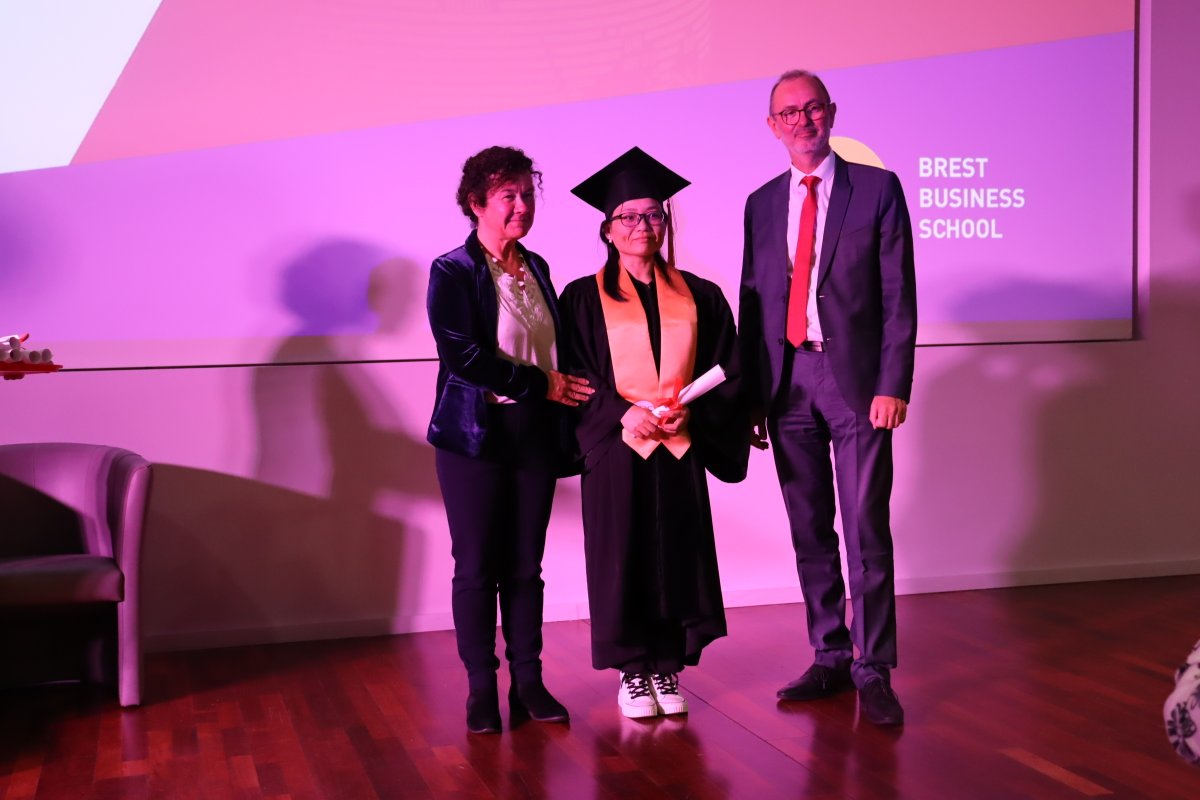 Brest BS (@brestbs) on Twitter photo 📷 Retour sur la cérémonie de remise des diplômes de nos diplômés chinois
Nous avons eu le plaisir d'accueillir un groupe d'étudiants  qui viennent du campus de Chine.
Au programme : conférences avec nos enseignants et cérémonie de remise des diplômes.
#RemiseDesDiplômes 📷 Retour sur la cérémonie de remise des diplômes de nos diplômés chinois
Nous avons eu le plaisir d'accueillir un groupe d'étudiants  qui viennent du campus de Chine.
Au programme : conférences avec nos enseignants et cérémonie de remise des diplômes.
#RemiseDesDiplômes