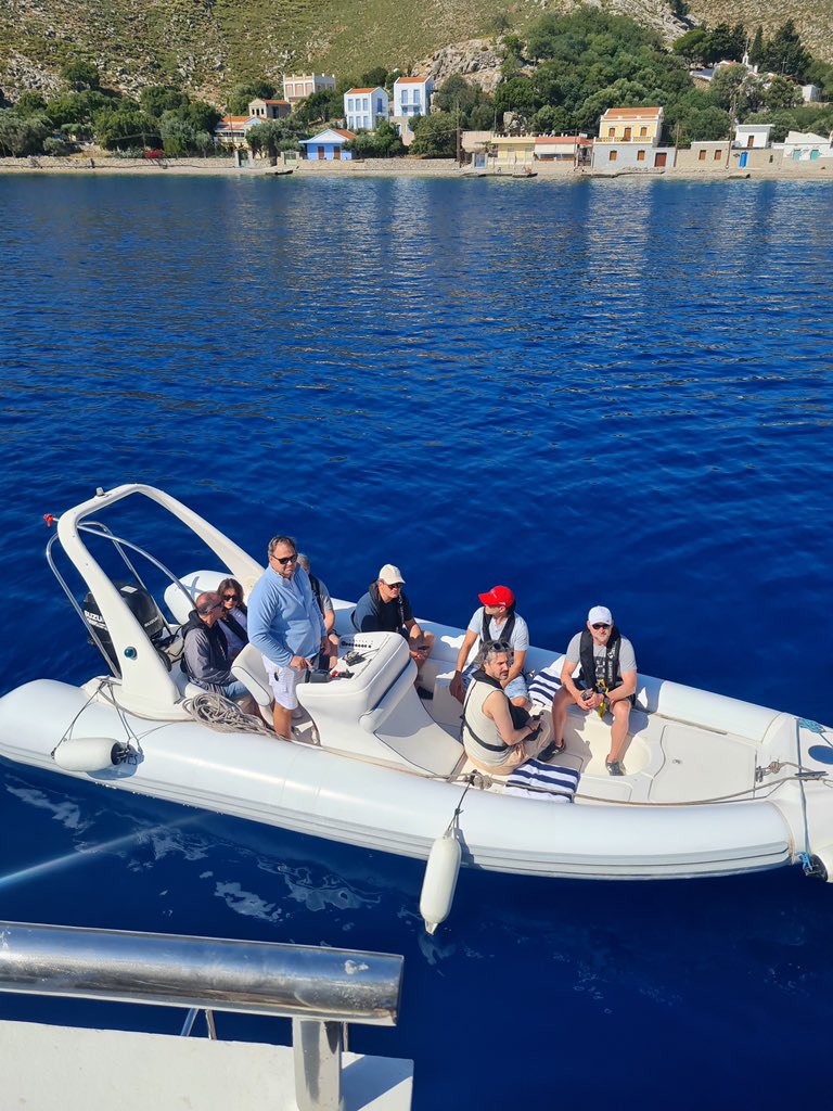 RunningOnWaves's tweet photo. RUNNING ON WAVES. Every view captivates, every moment is precious and every angle is worth noticing.

#sailingship #tallship #luxurycruises #smallshipcruises #yachtlifestyle #yachtholiday #romantictravel #dreamsailing #truesailing #luxurysailing #luxurycruises #boutiquecruises https://t.co/38d0POSt8G