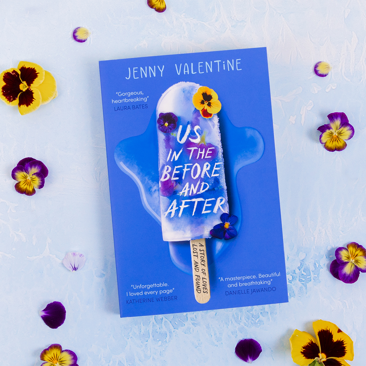 One week to go until the beautiful Us in the Before and After by Jenny Valentine is released! An intensely emotional story that raises questions about love, ghosts, and the unshakeable bonds of friendship, perfect for readers aged 12+ 💙