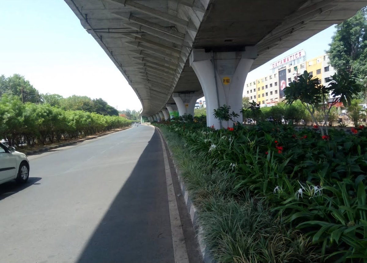 Chhatrapati Shivaji Maharaj Udanpul Nashik.
It is 'India's First Externally Constructed Segmental Box Girder Bridge' and 'India's Second Longest Road Bridge,with a total span of 14,000 m(14 km), constructed by Ashok Buildcon and Larsen & Toubro🏗
'📷:credit to respective owners.