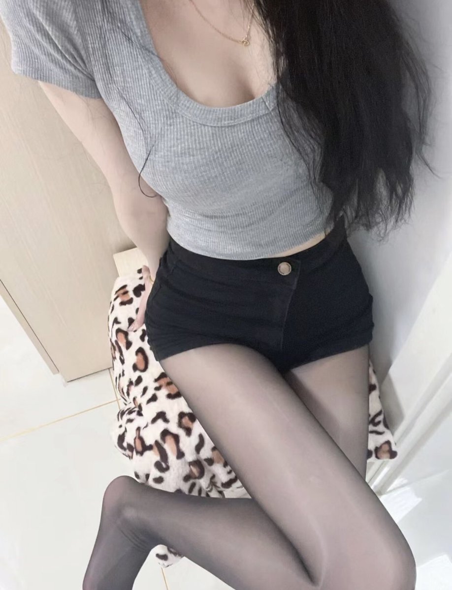 女人有很多种，而我风情万种,所以你要不要体验我的风情万种呢？ #马来西亚约炮  #新加坡约炮 #约炮