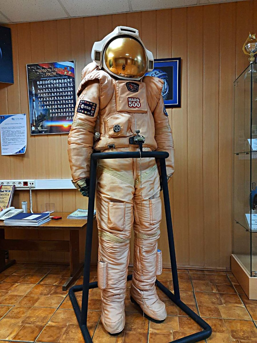 LKosmonautika's tweet image. Una tuta spaziale per #Marte?
Una c&apos;è già!
È la #OrlanE realizzata per il progetto internazionale #Mars500