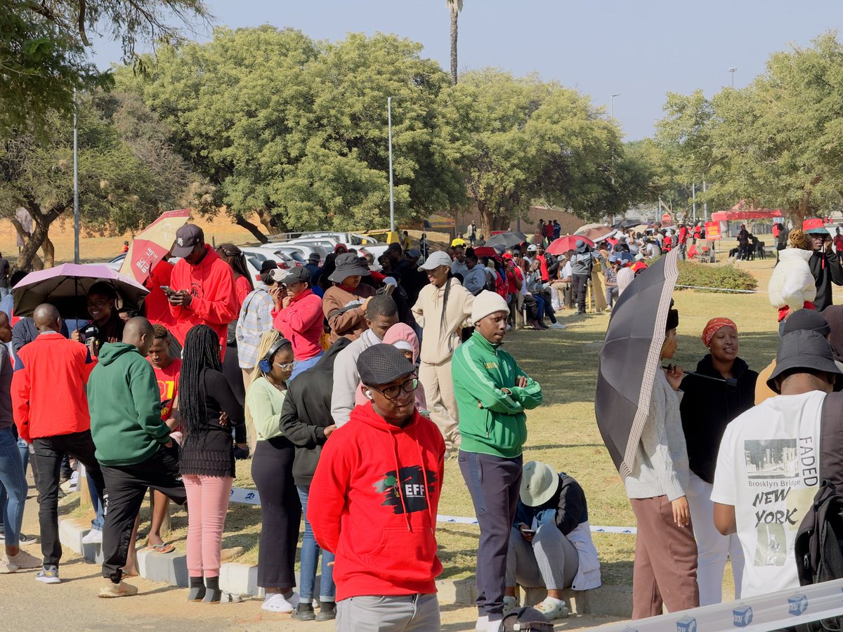 We just casted our votes at University of Limpopo and not just votes but votes for the EFF
Students are still on the queues patiently waiting to vote for the EFF, we will be here to guard against any form of sabotage 

University of Limpopo belongs to the EFF❤️

#2024IsOur1994
