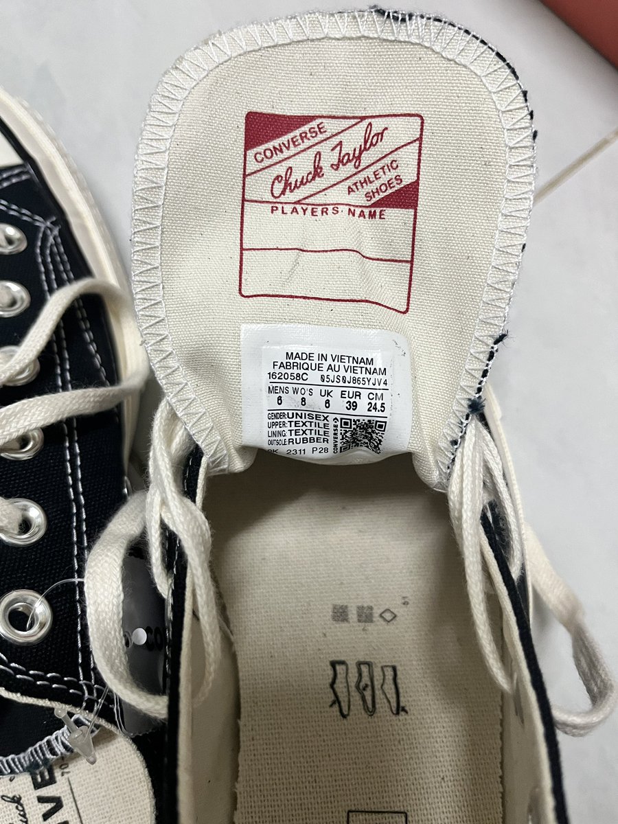 Grizzly_NF's tweet photo. ส่งต่อรองเท้างับ👟🍒
￼CONVERSE ALL STAR 70 OX 
    : สีดำ ไซส์-39(24.5) 
    : มือ 1 แท้ (ใส่แค่ตอนลองครั้งเดียวจ้า)
 2,300.- รวมส่ง 
💥สนใจสอบถามเพิ่มเติม dm ได้เลยงับ💥
#ส่งต่อรองเท้า #ส่งต่อรองเท้าผ้าใบ #converse #ส่งต่อรองเท้าของแท้ https://t.co/3bR6MOkTJ2